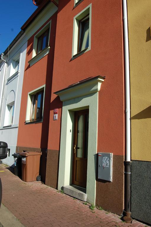 Apartment In A Red House With Garden Ceske Budejovice Esterno foto