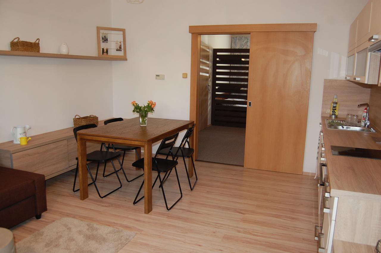 Apartment In A Red House With Garden Ceske Budejovice Esterno foto